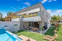 Halfvrijstaande villa Puerto Banús € 2.395.000,-